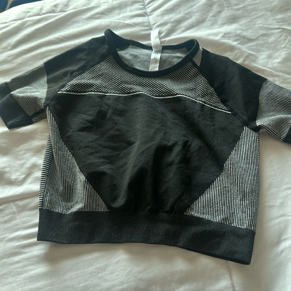 black and grey work out shirt